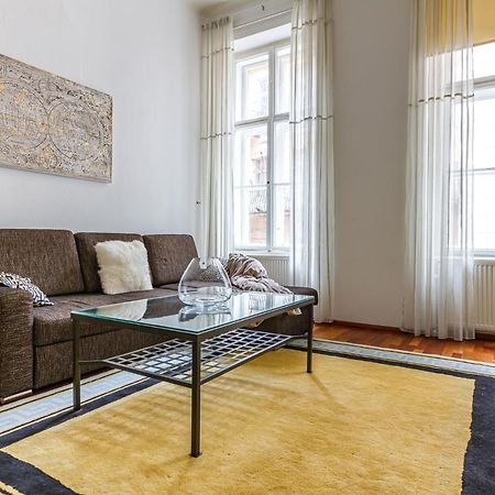 Newly Renovated Apartment In The Old Town Pressburg Exterior foto