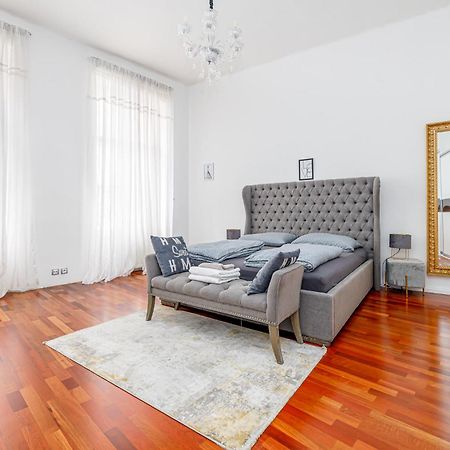 Newly Renovated Apartment In The Old Town Pressburg Exterior foto