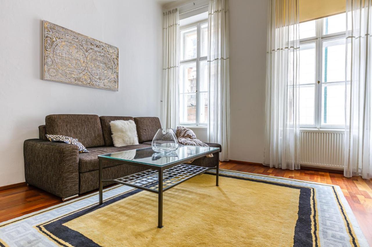 Newly Renovated Apartment In The Old Town Pressburg Exterior foto