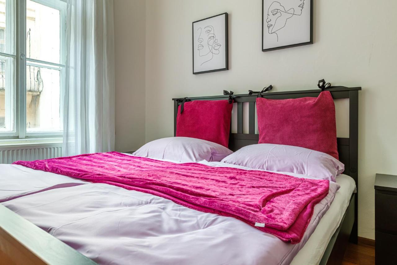 Newly Renovated Apartment In The Old Town Pressburg Exterior foto