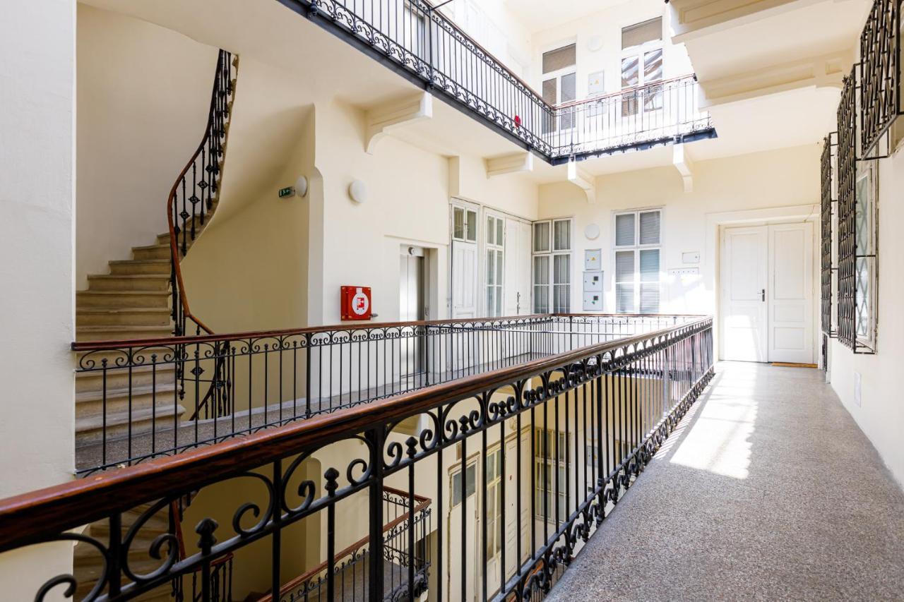Newly Renovated Apartment In The Old Town Pressburg Exterior foto