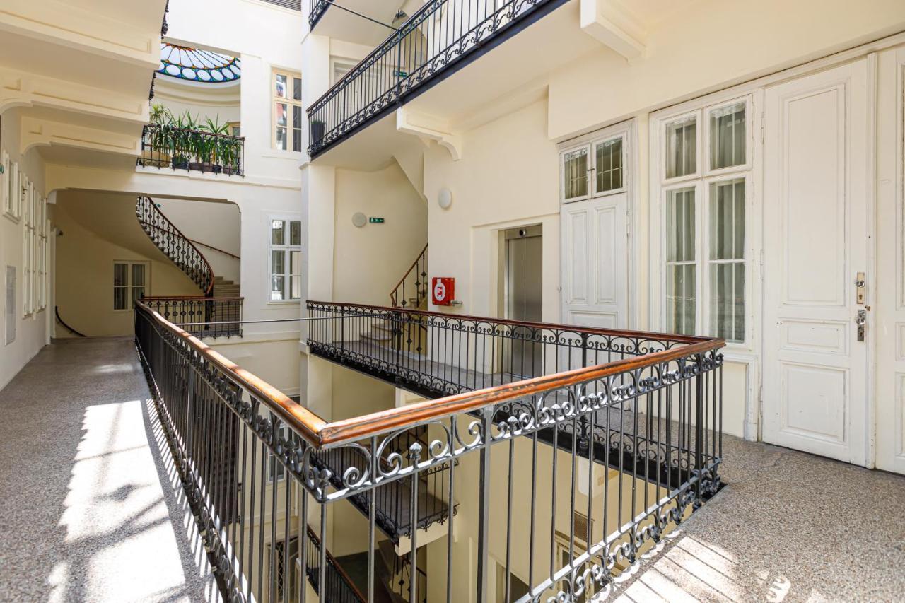 Newly Renovated Apartment In The Old Town Pressburg Exterior foto